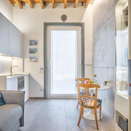 Modern Art In Apartman Firenze