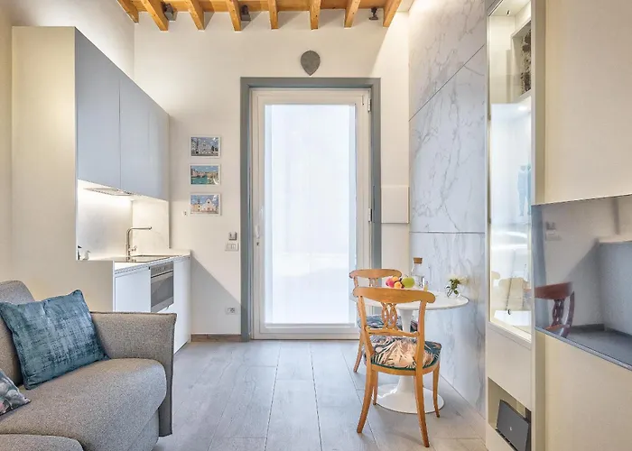 Modern Art In Apartamento Florença